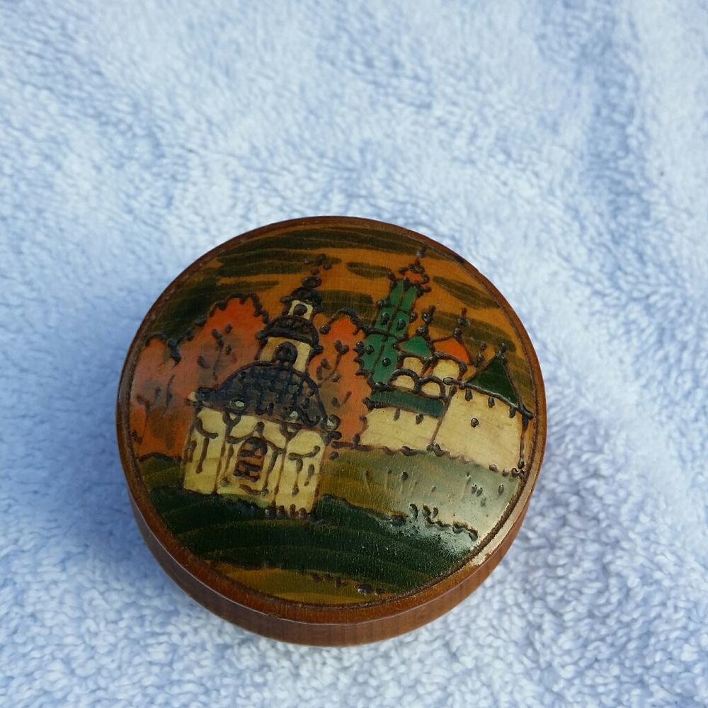 Temporarily unavailable: Vintage wooden trinket box